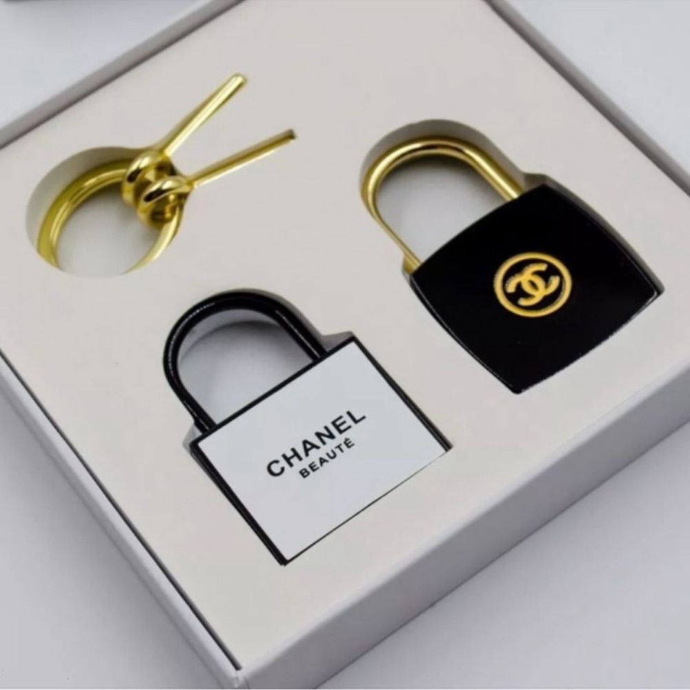 NWT CHANEL Beauté Black and Gold Padlock Duo💗💗💗
